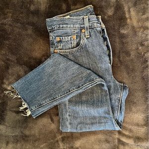 Levis 501 Jeans 24